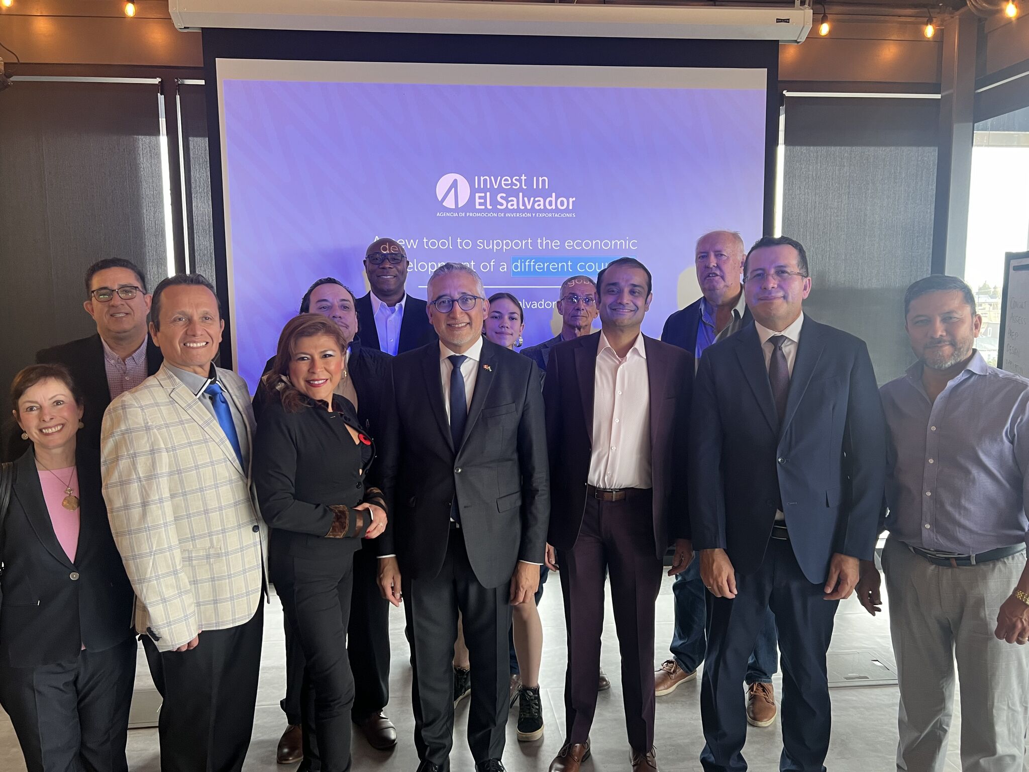 Encuentro con el Embajador de El Salvador en Calgary