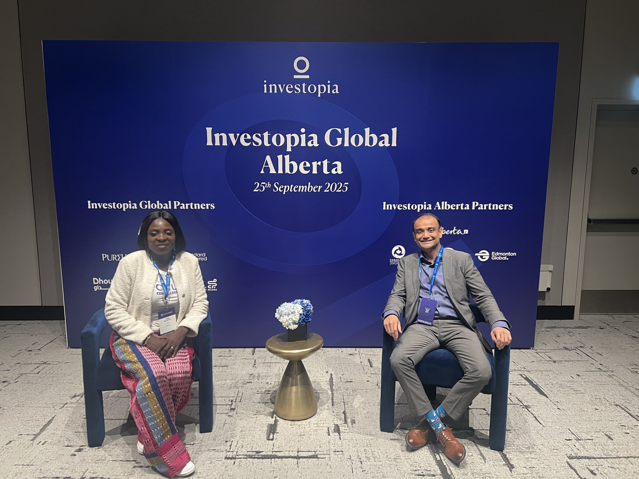 Participantes en el escenario de InvestopiaGlobal – Alberta